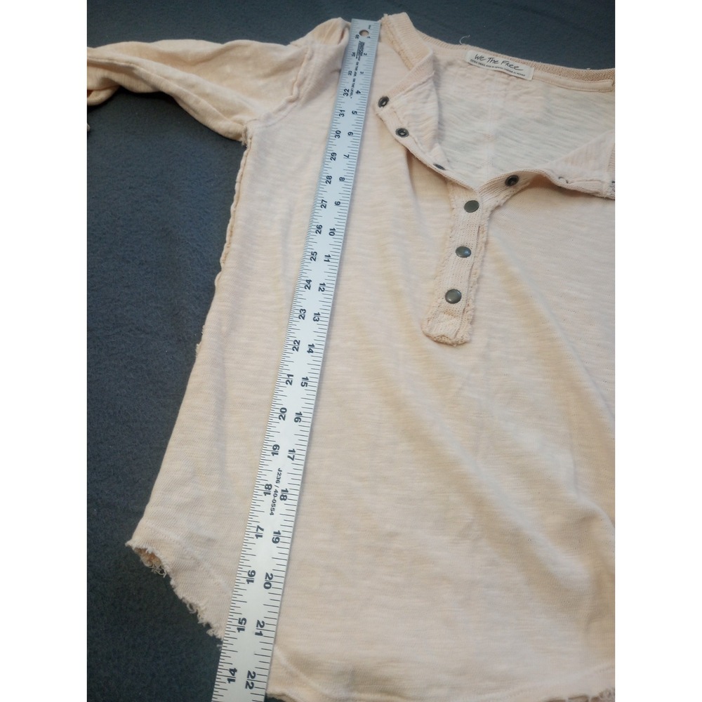 WE THE FREE Top XS FREE PEOPLE Phoebe Henley Burnout Raw Hems Cream Thumbholes - Picture 8 of 12